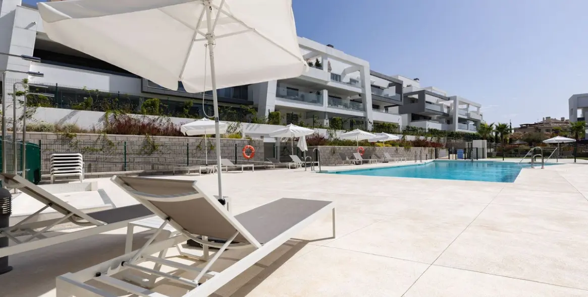 Sale of ground floor apartment in Estepona 1