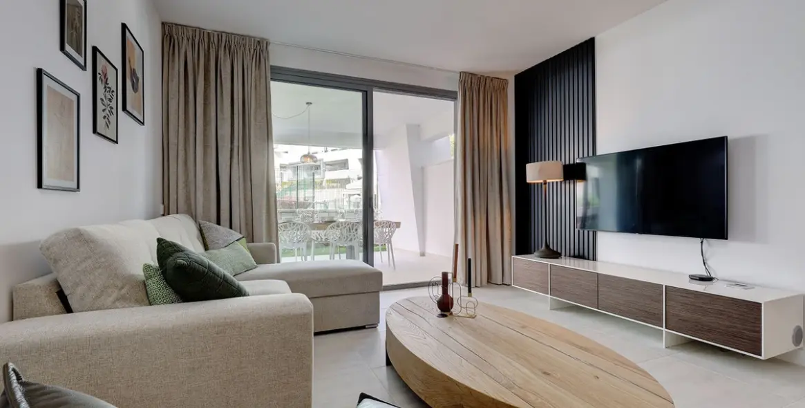 Sale of ground floor apartment in Estepona 2