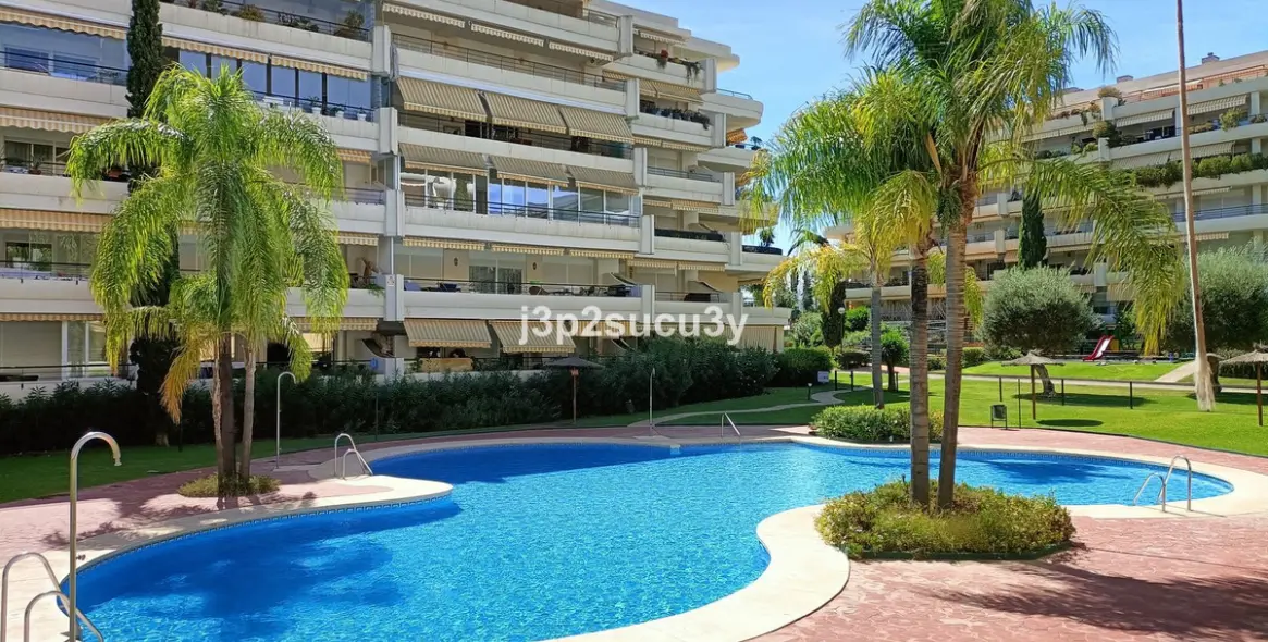 Venta de apartamento en planta baja en Guadalmina Alta 1