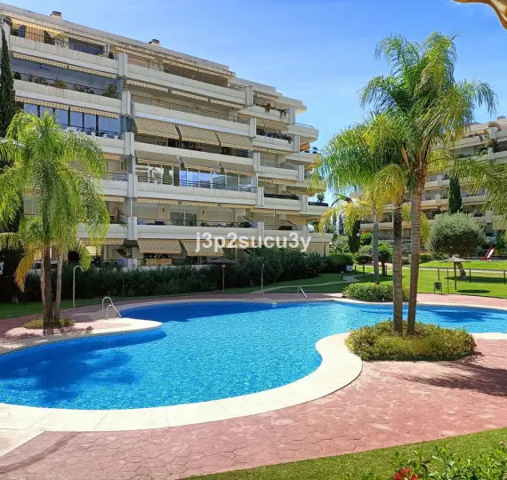 Venta de apartamento en planta baja en Guadalmina Alta
