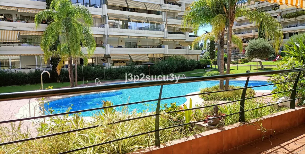 Venta de apartamento en planta baja en Guadalmina Alta 5