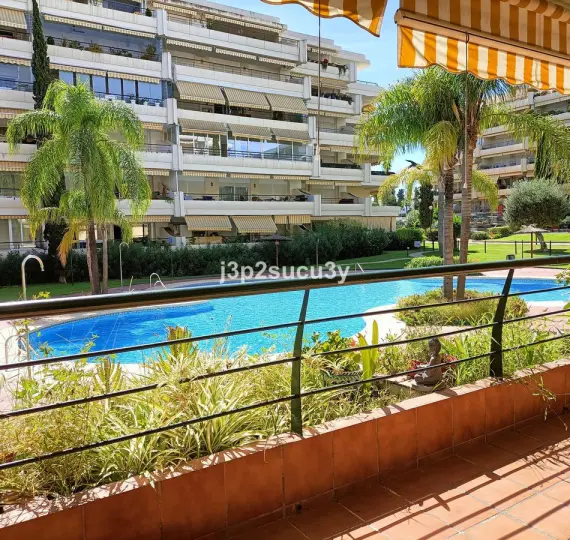 Venta de apartamento en planta baja en Guadalmina Alta