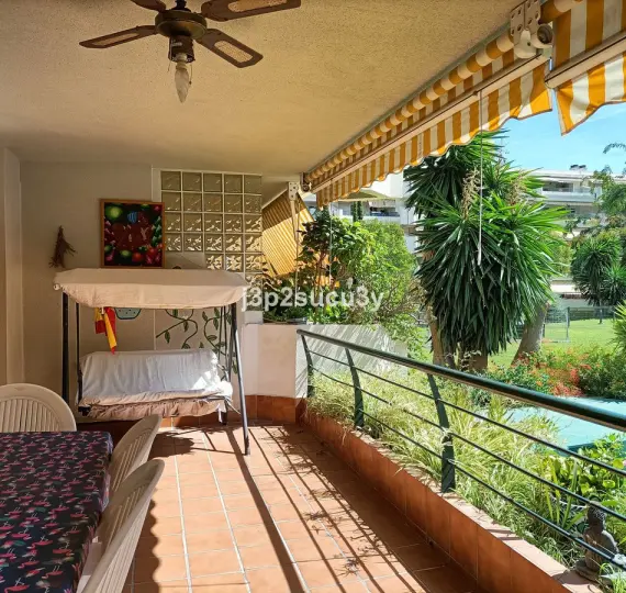 Venta de apartamento en planta baja en Guadalmina Alta