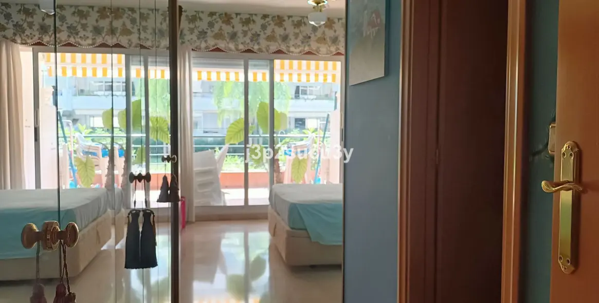 Venta de apartamento en planta baja en Guadalmina Alta 9