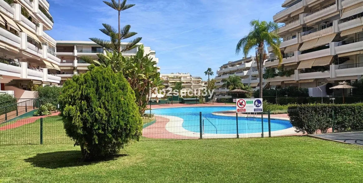Venta de apartamento en planta baja en Guadalmina Alta 17