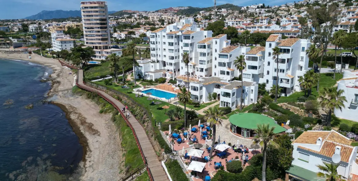 Продажа дома на две семьи в Mijas Costa 2