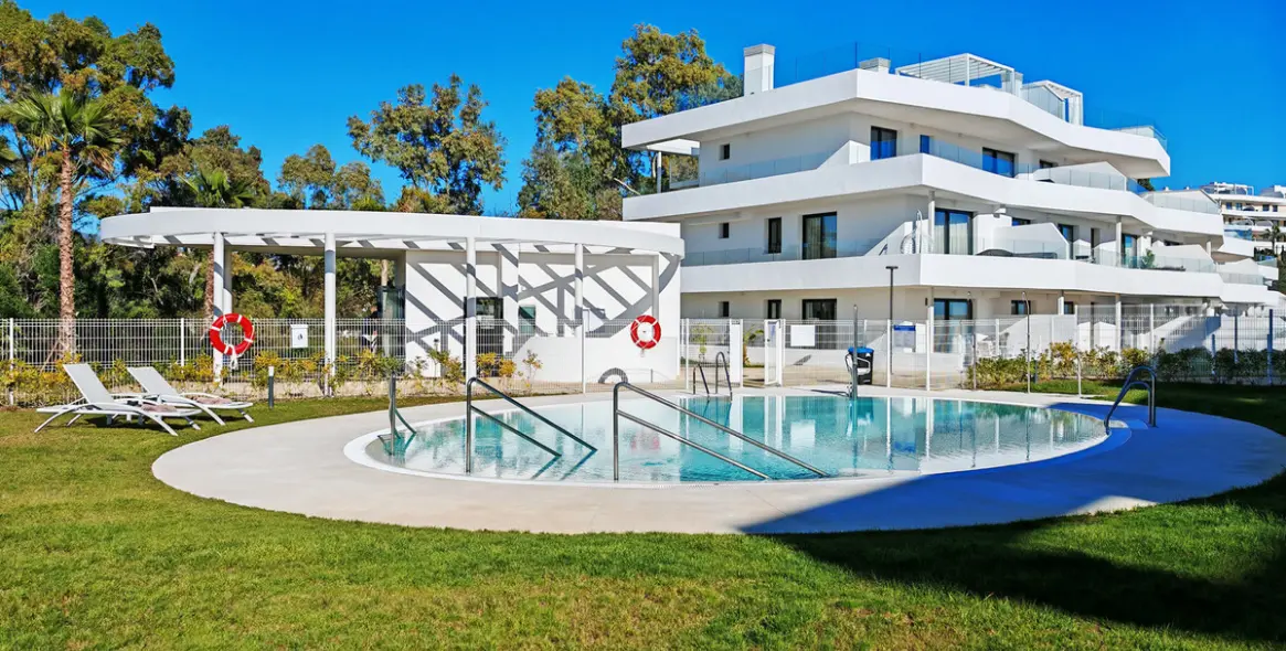 Sale of middle floor apartment in Estepona (district Estepona) 1