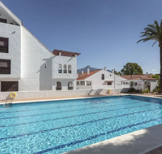 Продажа апартаментов на первом этаже в Nueva Andalucía