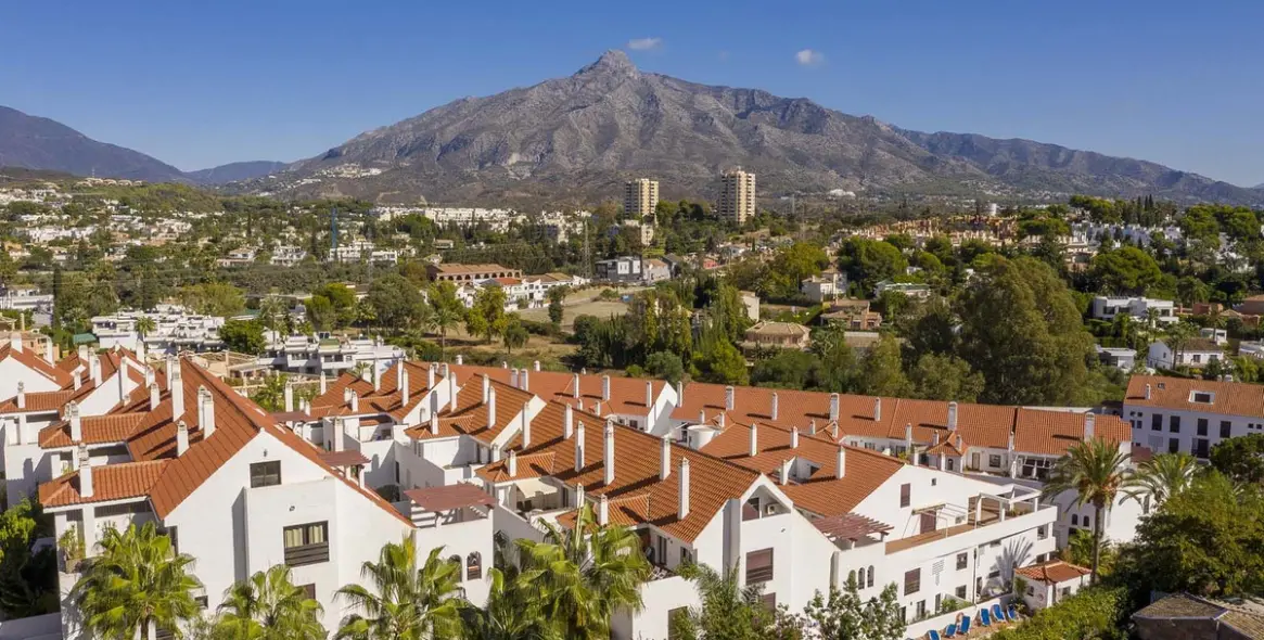 Sale of ground floor apartment in Nueva Andalucía 5