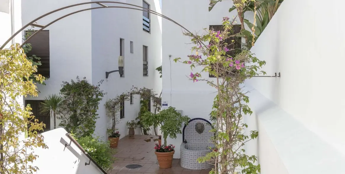 Sale of ground floor apartment in Nueva Andalucía 12