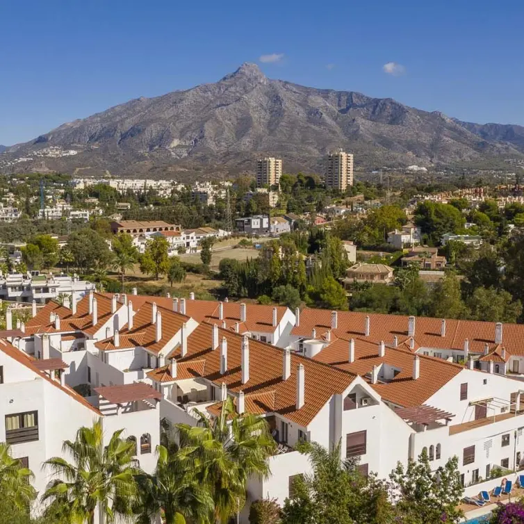 Продажа апартаментов на первом этаже в Nueva Andalucía