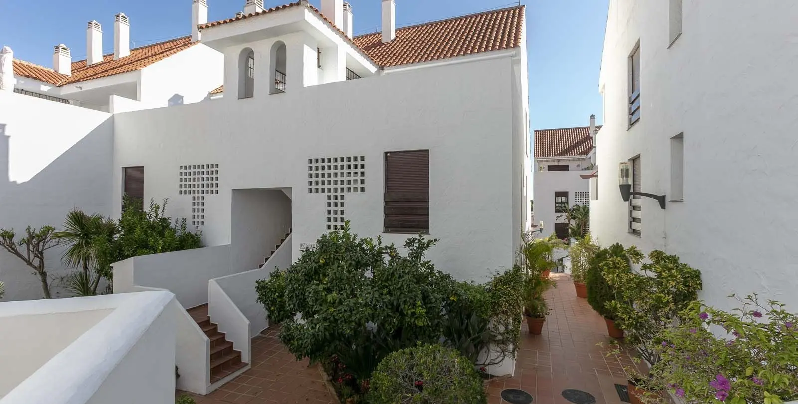 Продажа апартаментов на первом этаже в Nueva Andalucía 9