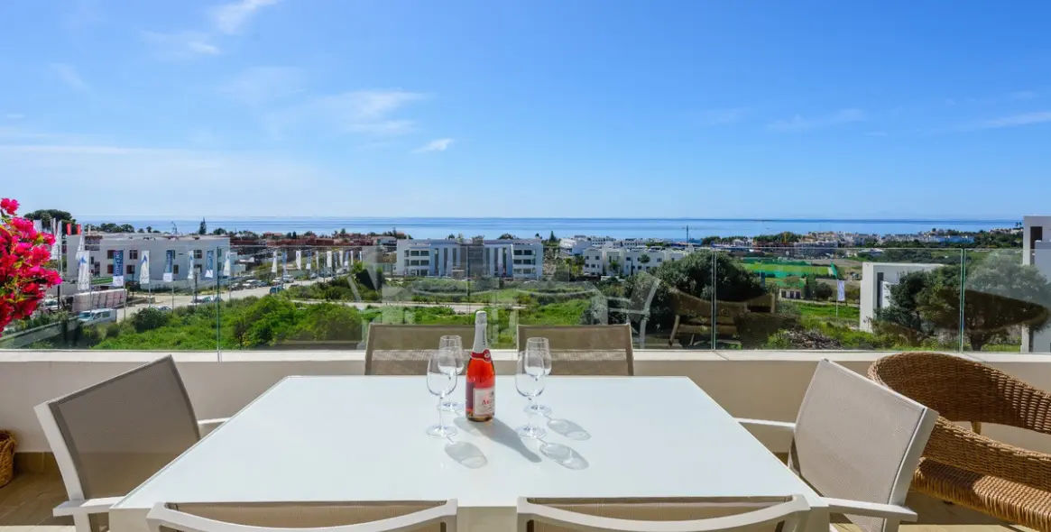 Sale of middle floor apartment in Estepona (district Estepona) 1