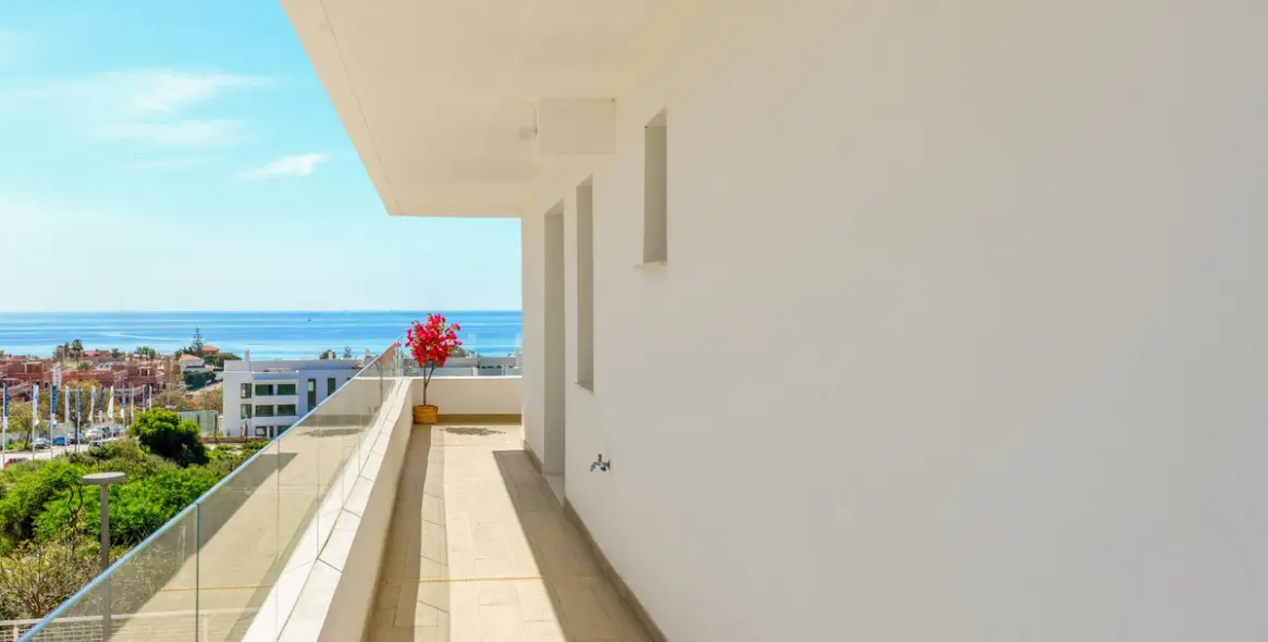 Sale of middle floor apartment in Estepona (district Estepona) 3