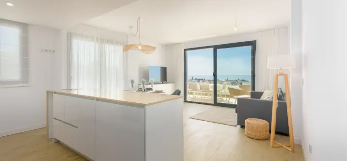 Middle floor apartment R5204596 3