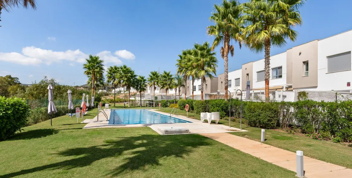 Sale of townhouse in Estepona 1