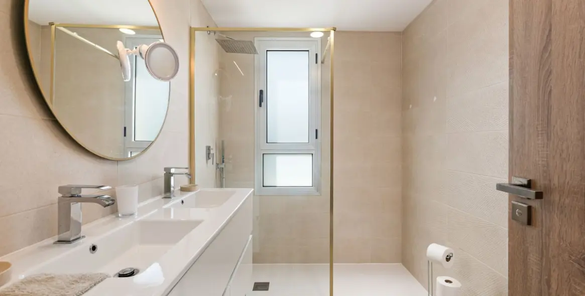 Sale of townhouse in Estepona 12