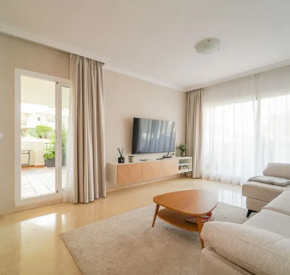 Sale of ground floor apartment in Elviria