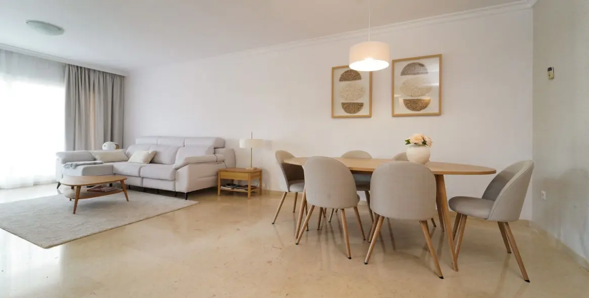 Sale of ground floor apartment in Elviria 3