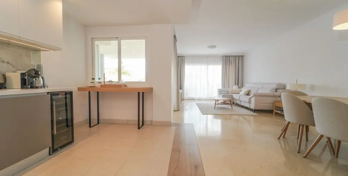 Sale of ground floor apartment in Elviria 5