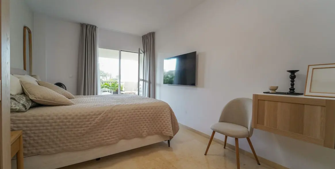 Sale of ground floor apartment in Elviria 6