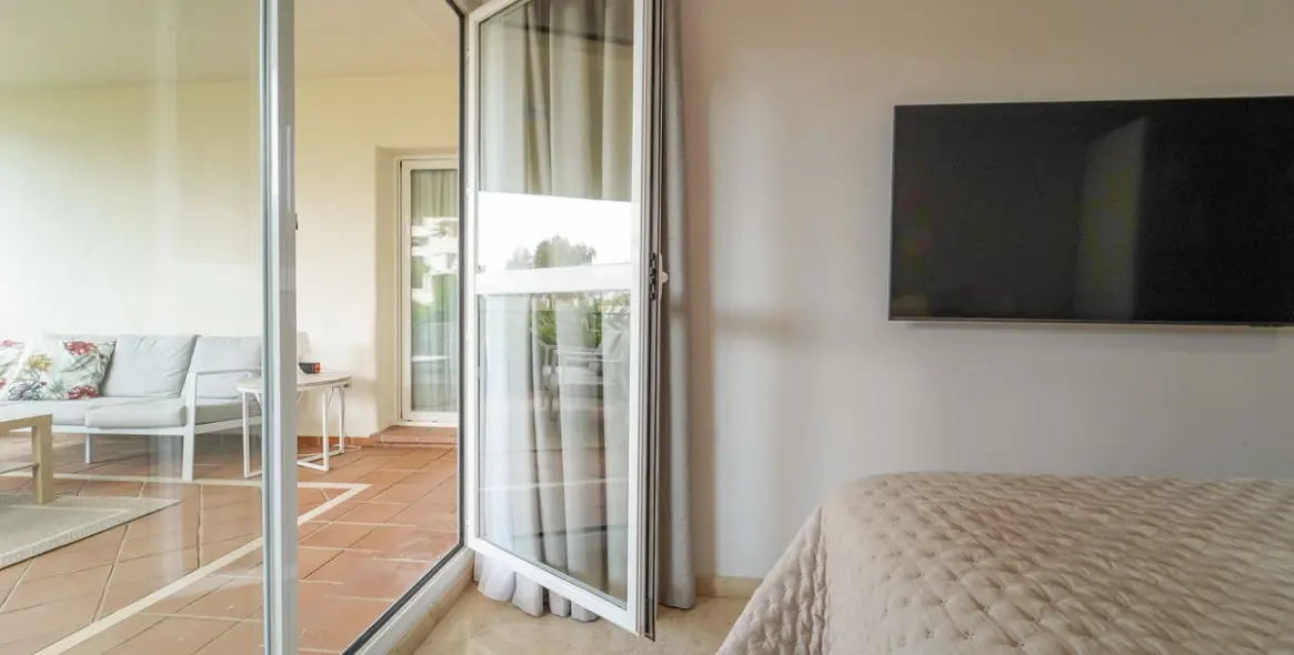 Sale of ground floor apartment in Elviria 9