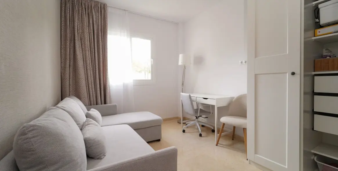 Sale of ground floor apartment in Elviria 12