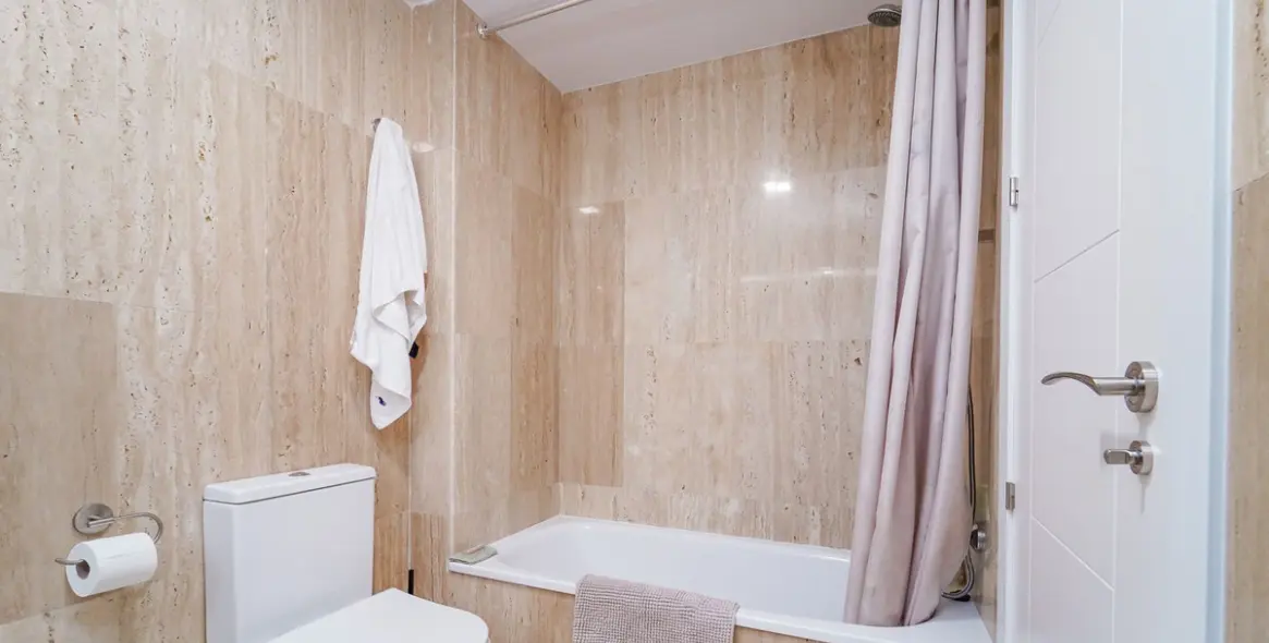 Sale of ground floor apartment in Elviria 15