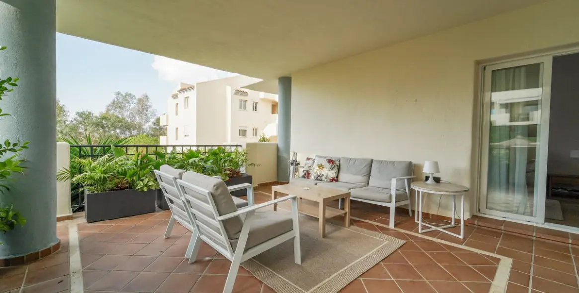 Sale of ground floor apartment in Elviria 19