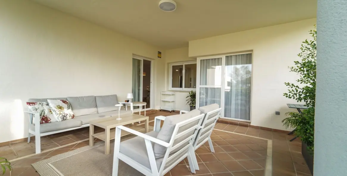 Sale of ground floor apartment in Elviria 20