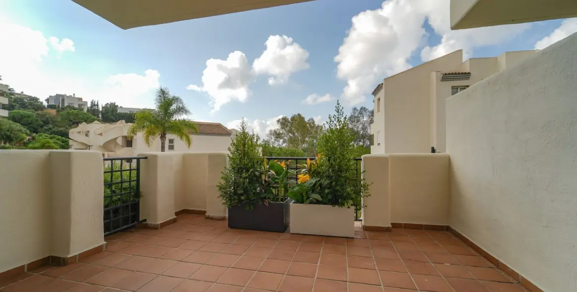 Sale of ground floor apartment in Elviria 21