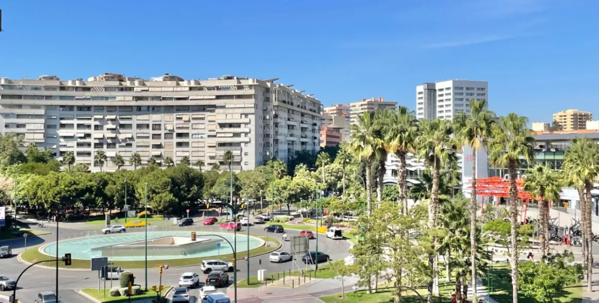 Sale of middle floor apartment in Málaga 2