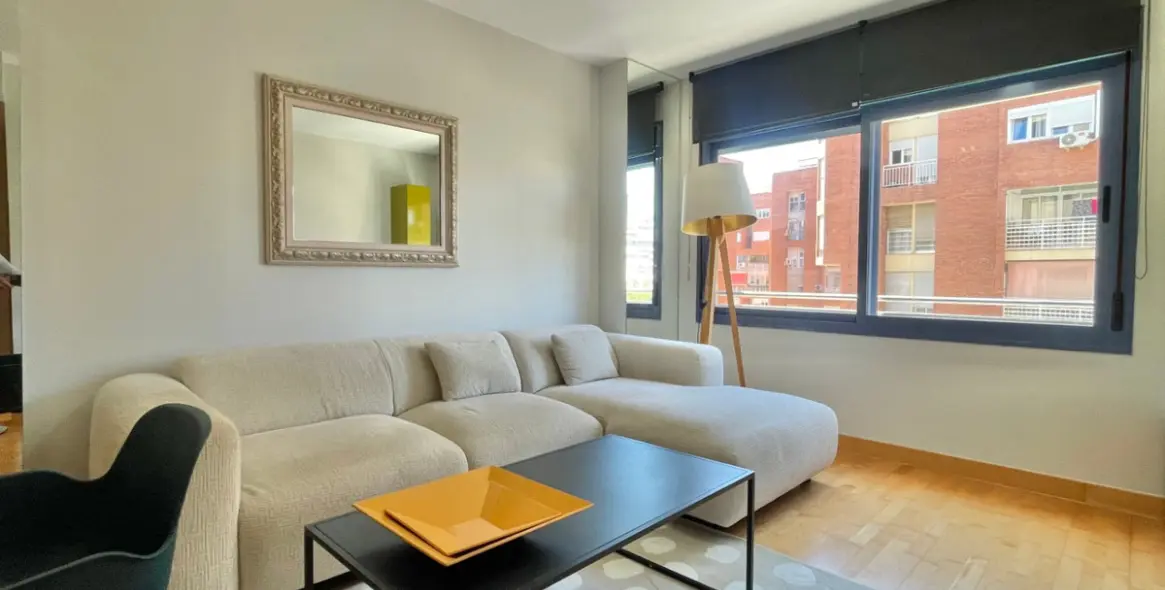 Sale of middle floor apartment in Málaga 3