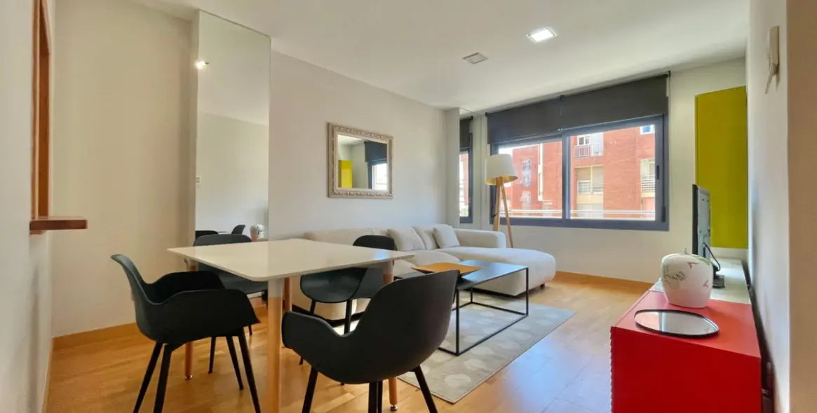Sale of middle floor apartment in Málaga 4