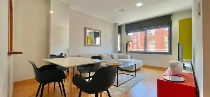 Sale of middle floor apartment in Málaga 3