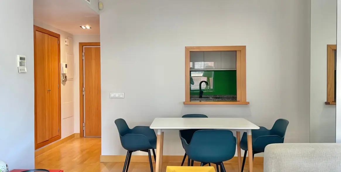 Sale of middle floor apartment in Málaga 6