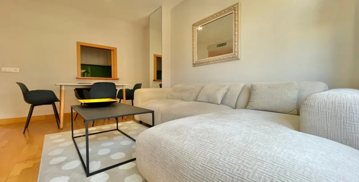 Sale of middle floor apartment in Málaga 7