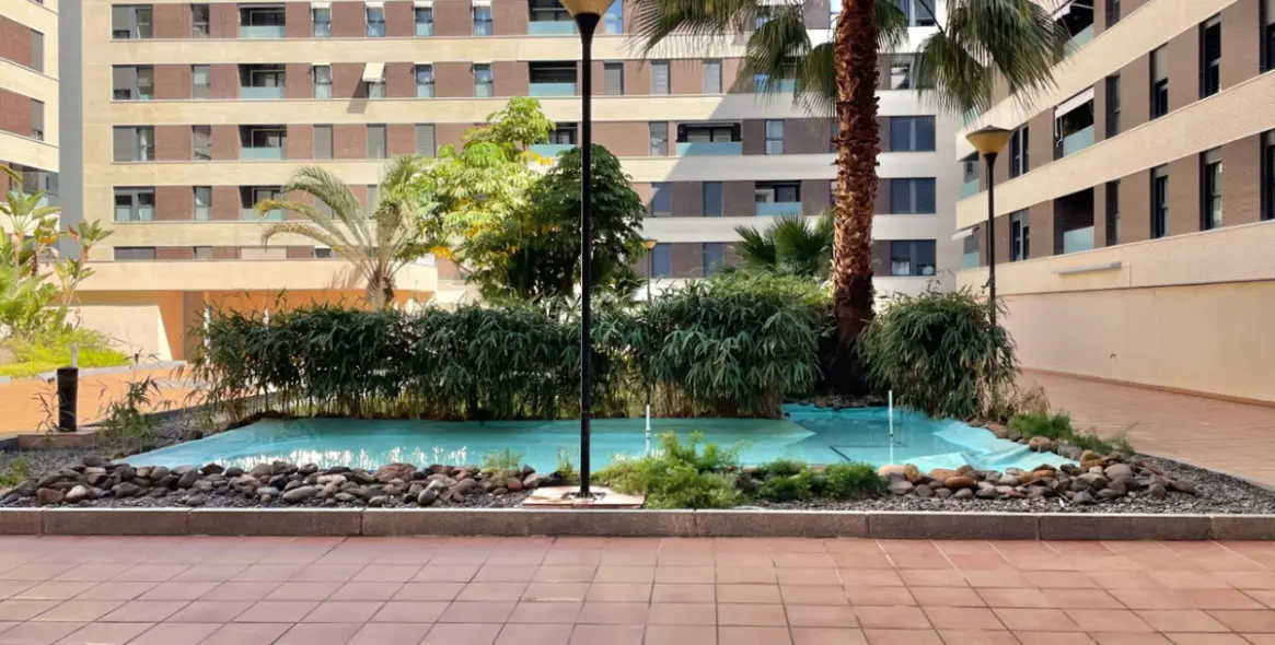 Sale of middle floor apartment in Málaga 9