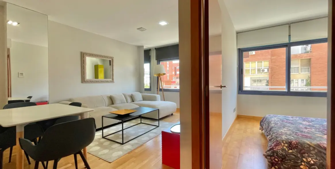 Sale of middle floor apartment in Málaga 10
