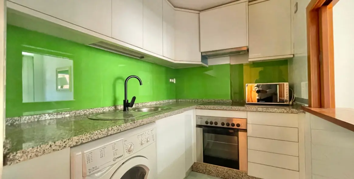 Sale of middle floor apartment in Málaga 11