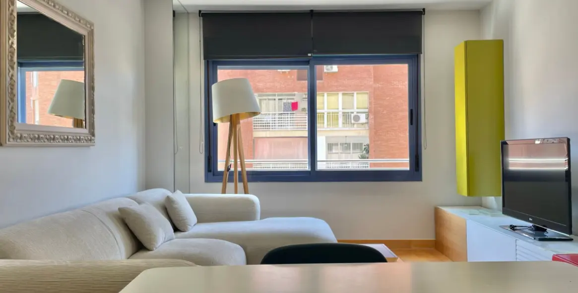 Sale of middle floor apartment in Málaga 12