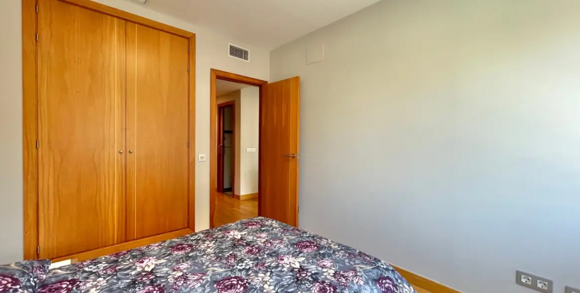 Sale of middle floor apartment in Málaga 15