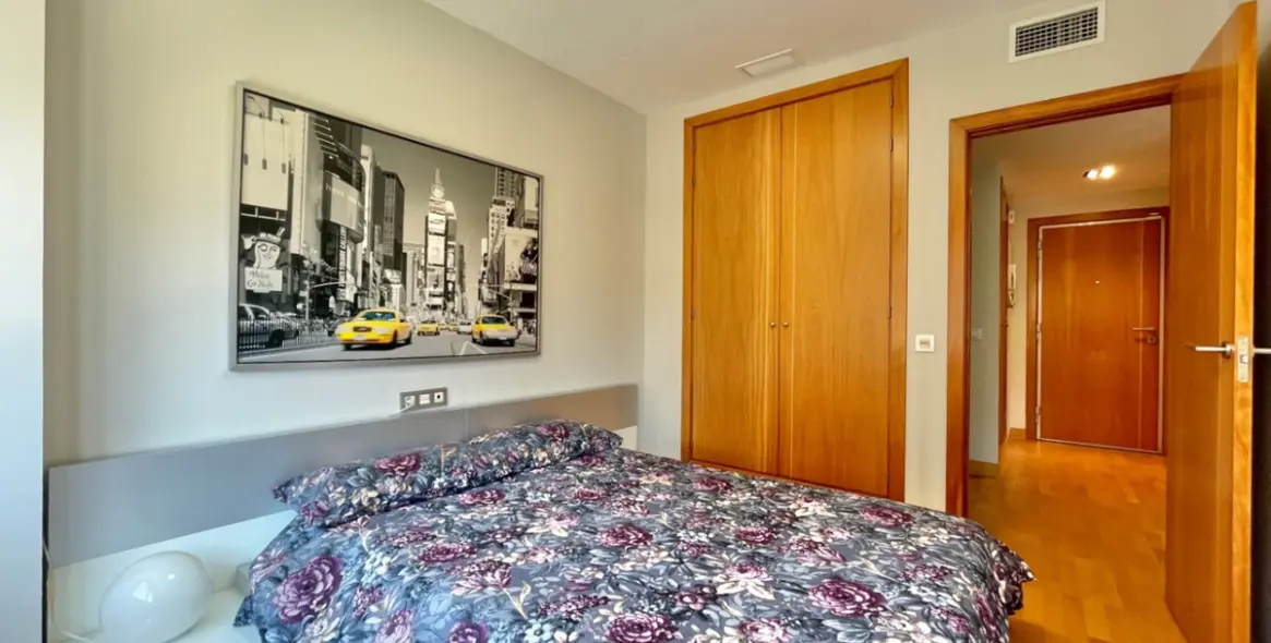 Sale of middle floor apartment in Málaga 16