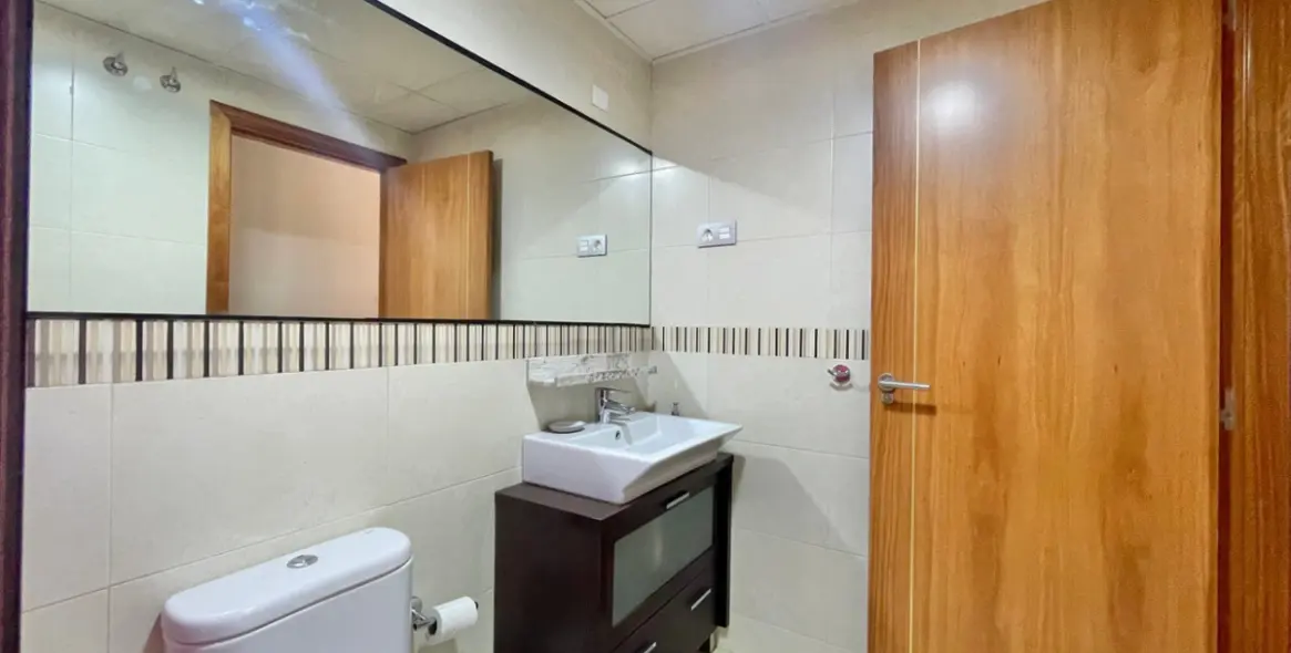 Sale of middle floor apartment in Málaga 19