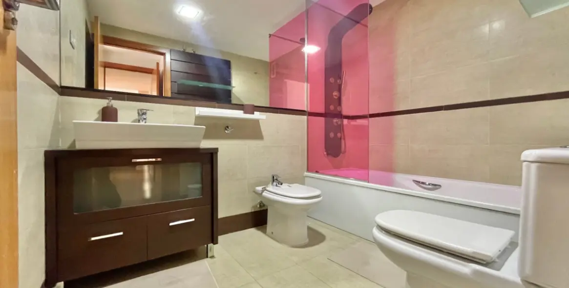 Sale of middle floor apartment in Málaga 20