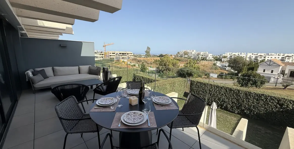 Sale of middle floor apartment in Estepona (district Estepona) 1