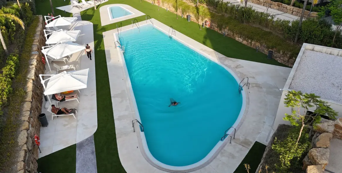 Sale of middle floor apartment in Estepona (district Estepona) 2