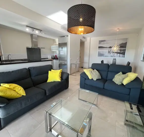 Продажа апартаментов на среднем этаже в Los Flamingos