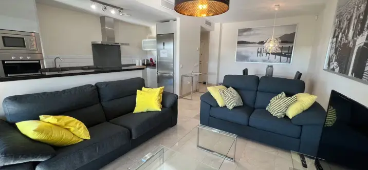 Продажа апартаментов на среднем этаже в Los Flamingos 0