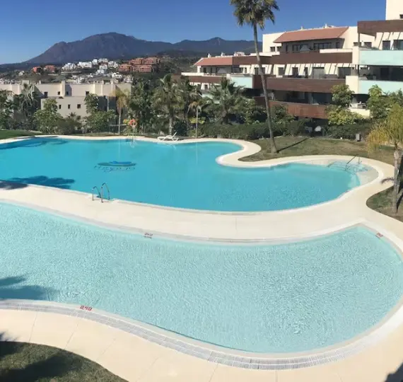 Продажа апартаментов на среднем этаже в Los Flamingos